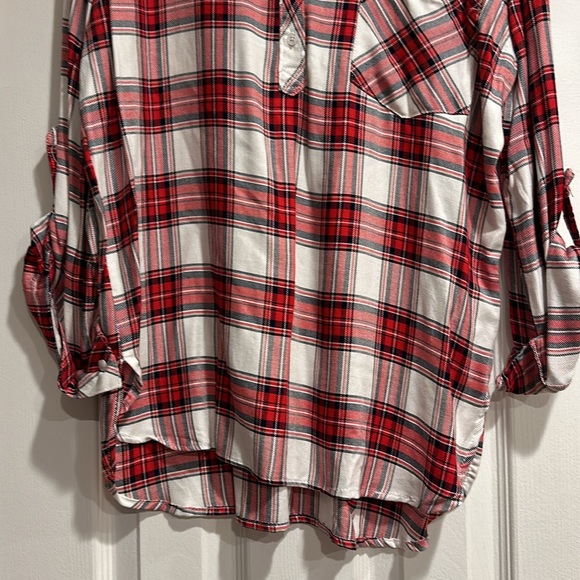 Plaid 1/4 button collared shirt with rolled button sleeve option. - Picture 2 of 8